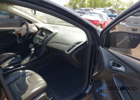 2016 Ford Focus Titanium z USA, uszkodzony, nr VIN 1FADP3J29GL305154